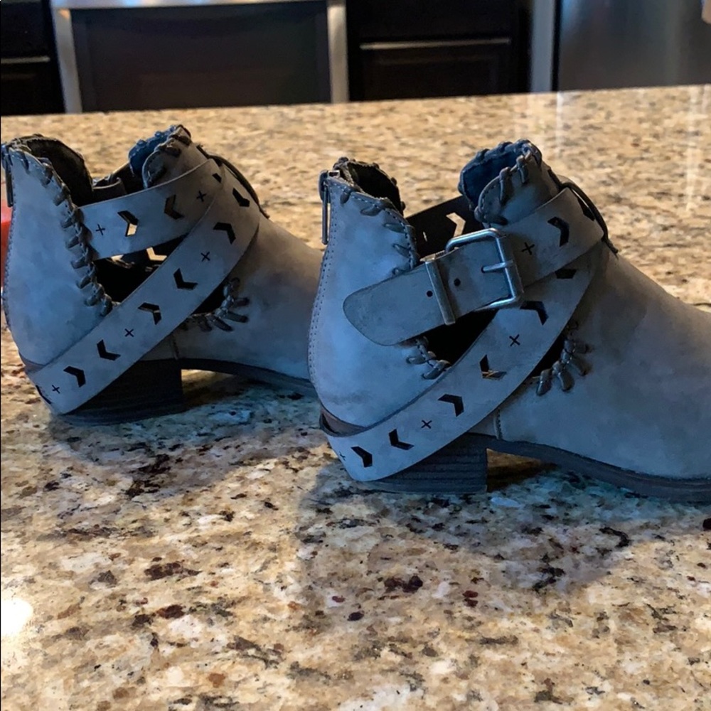 Booties - Picture 4 of 4